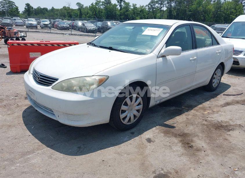 Photo 2 of 2005 Toyota Camry LE (VIN 4T1BE32K05U426485)