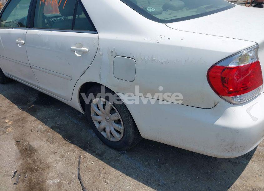 Photo 6 of 2005 Toyota Camry LE (VIN 4T1BE32K05U426485)