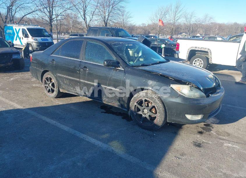 2005 Toyota Camry XLE (VIN 4T1BE32K05U431492) main photo