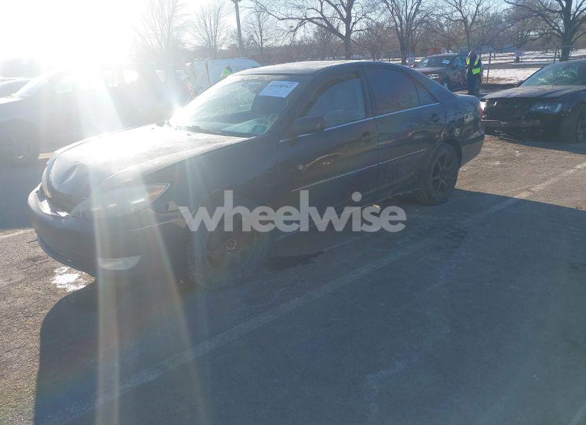 Photo 2 of 2005 Toyota Camry XLE (VIN 4T1BE32K05U431492)