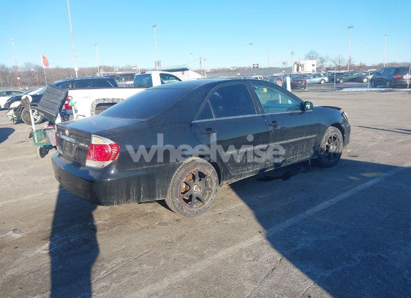 Photo 4 of 2005 Toyota Camry XLE (VIN 4T1BE32K05U431492)
