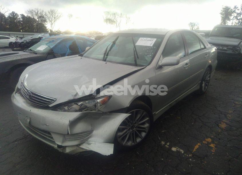 Photo 2 of 2005 Toyota Camry LE (VIN 4T1BE32K05U435073)