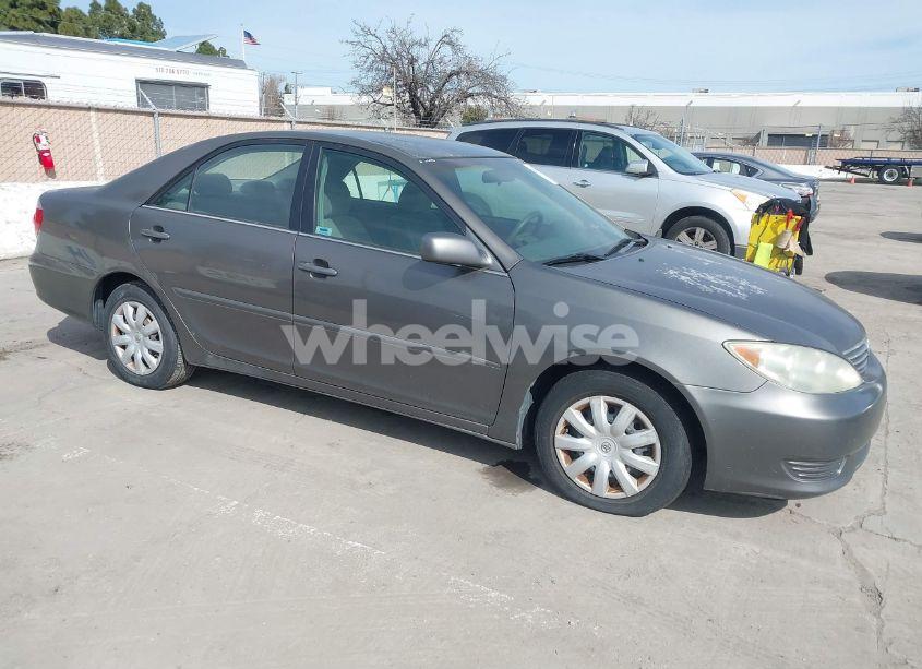 2005 Toyota Camry LE/XLE/SE (VIN 4T1BE32K05U536260) main photo