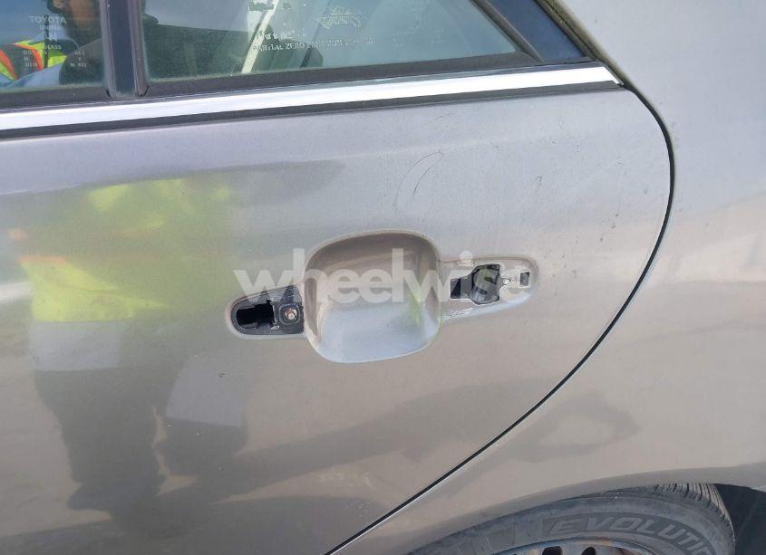 Photo 12 of 2005 Toyota Camry LE/XLE/SE (VIN 4T1BE32K05U536260)