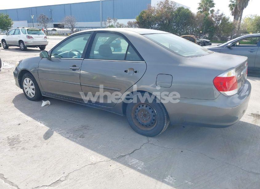 Photo 3 of 2005 Toyota Camry LE/XLE/SE (VIN 4T1BE32K05U536260)
