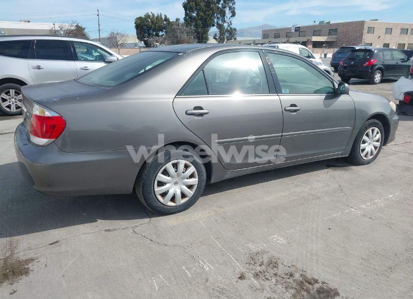 Photo 4 of 2005 Toyota Camry LE/XLE/SE (VIN 4T1BE32K05U536260)