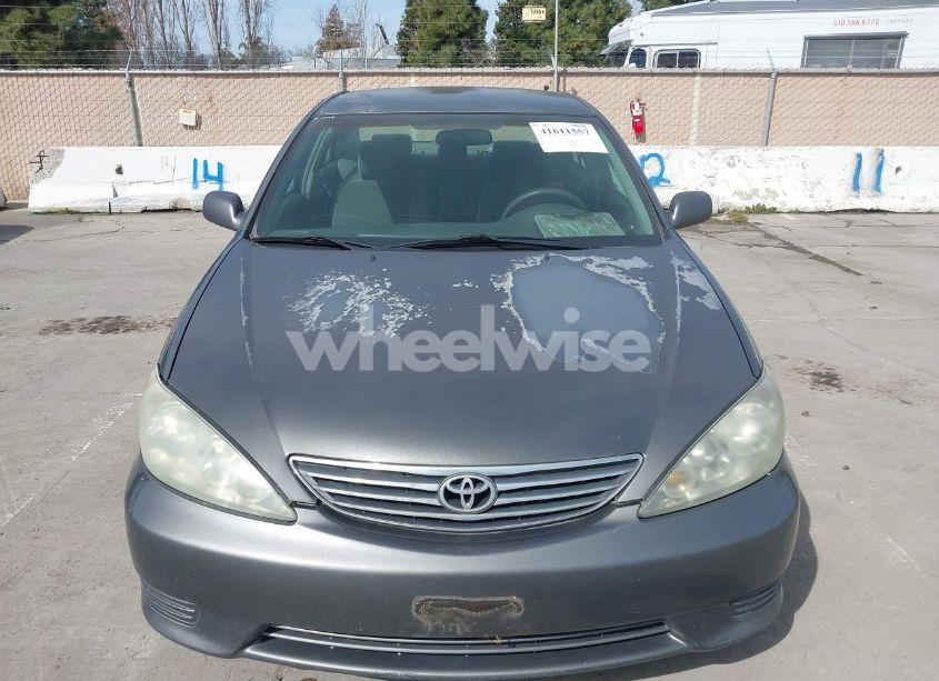 Photo 6 of 2005 Toyota Camry LE/XLE/SE (VIN 4T1BE32K05U536260)
