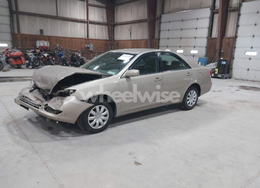 Photo 2 of 2005 Toyota Camry LE (VIN 4T1BE32K05U538560)