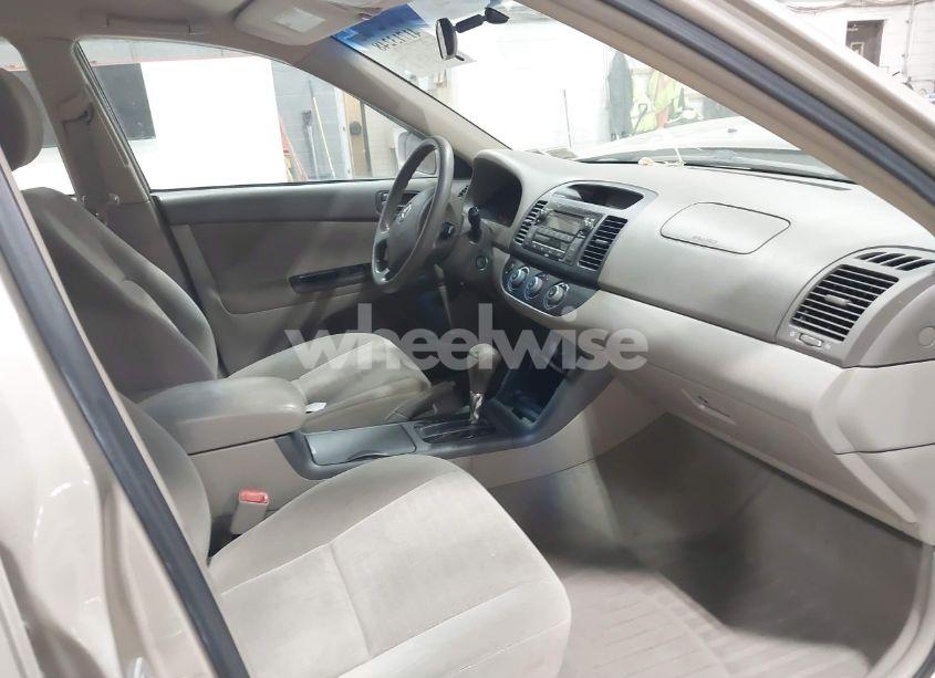 Photo 5 of 2005 Toyota Camry LE (VIN 4T1BE32K05U538560)