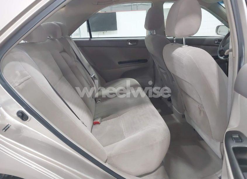 Photo 8 of 2005 Toyota Camry LE (VIN 4T1BE32K05U538560)