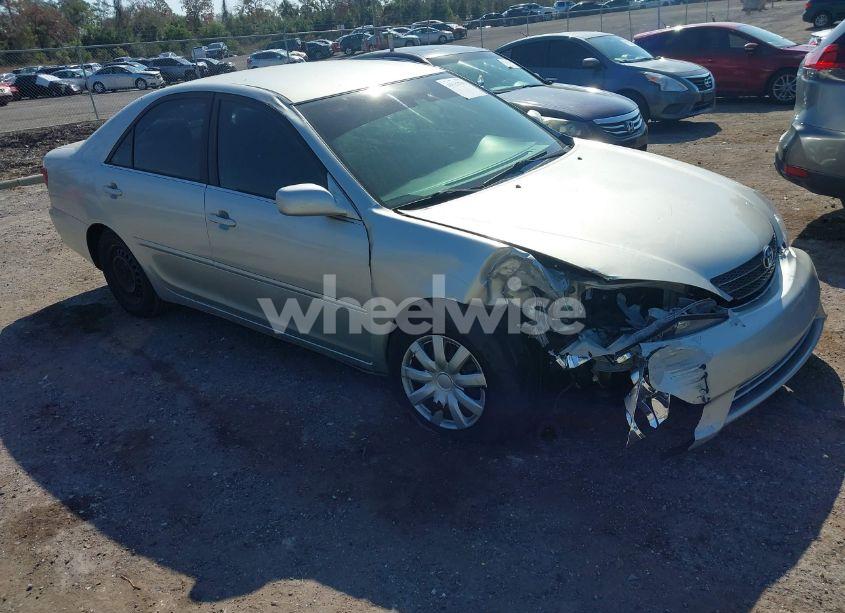 2005 Toyota Camry LE (VIN 4T1BE32K05U558159) main photo