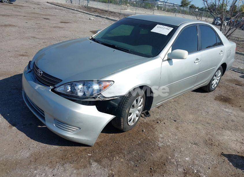 Photo 2 of 2005 Toyota Camry LE (VIN 4T1BE32K05U558159)