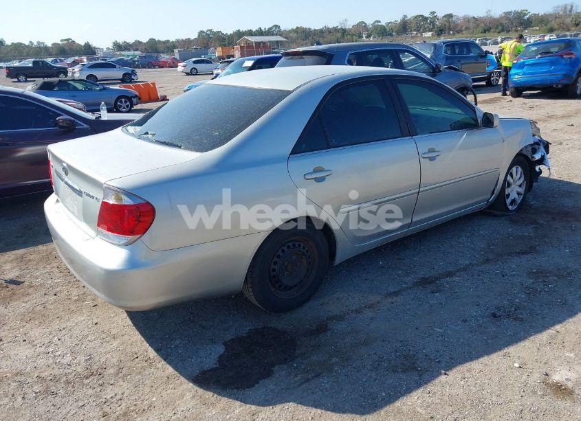 Photo 4 of 2005 Toyota Camry LE (VIN 4T1BE32K05U558159)