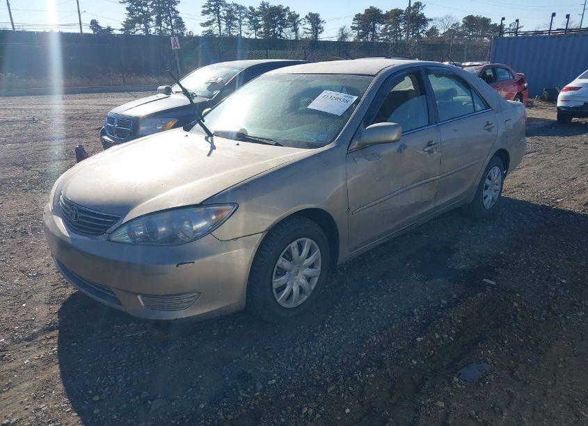 Photo 2 of 2005 Toyota Camry LE (VIN 4T1BE32K05U559036)