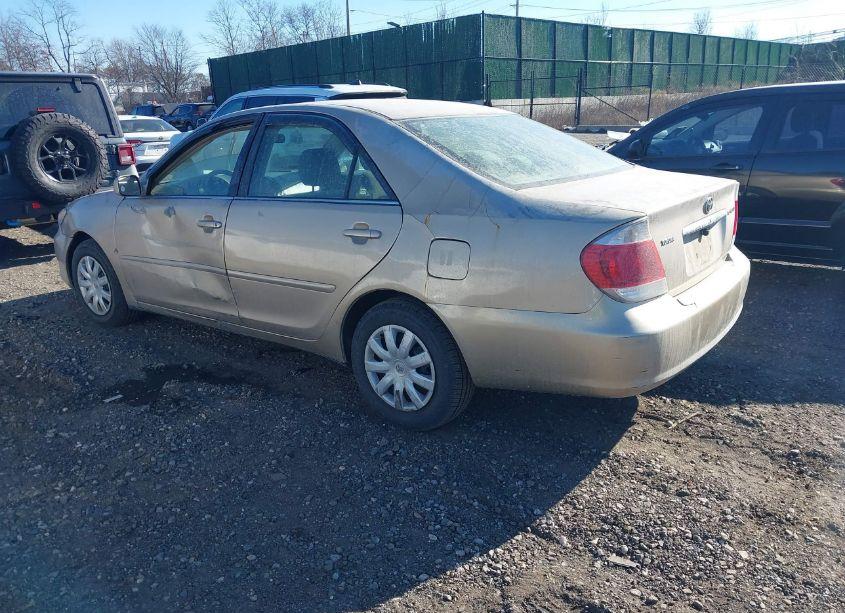 Photo 3 of 2005 Toyota Camry LE (VIN 4T1BE32K05U559036)