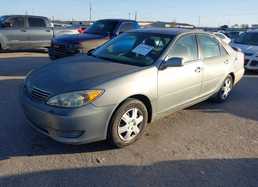 Photo 2 of 2005 Toyota Camry LE (VIN 4T1BE32K05U573244)