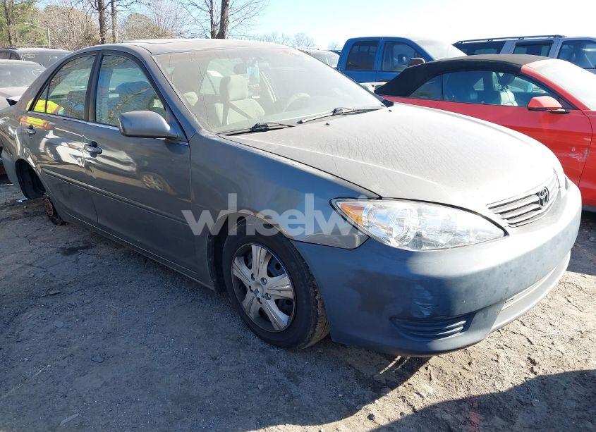 2005 Toyota Camry LE (VIN 4T1BE32K05U609496) main photo