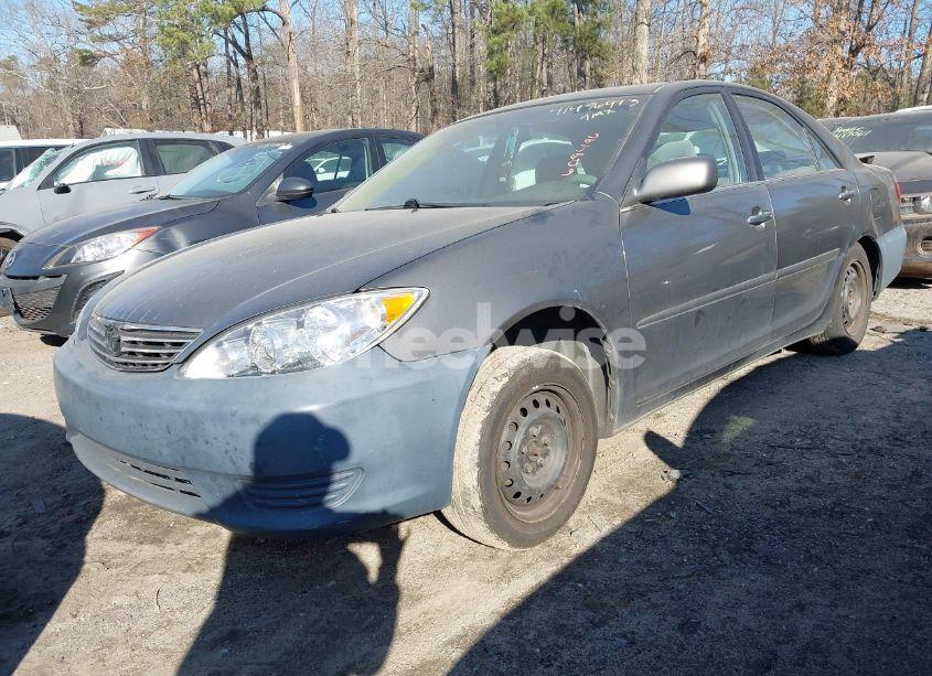 Photo 2 of 2005 Toyota Camry LE (VIN 4T1BE32K05U609496)