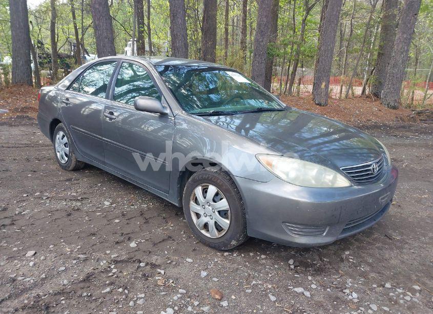 2005 Toyota Camry LE (VIN 4T1BE32K05U610924) main photo