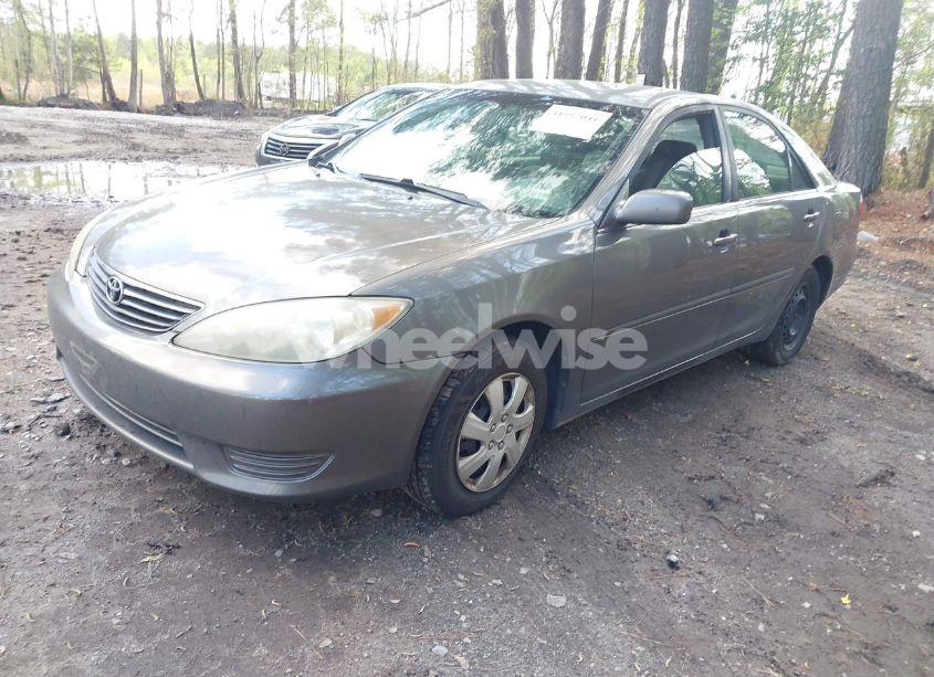 Photo 2 of 2005 Toyota Camry LE (VIN 4T1BE32K05U610924)