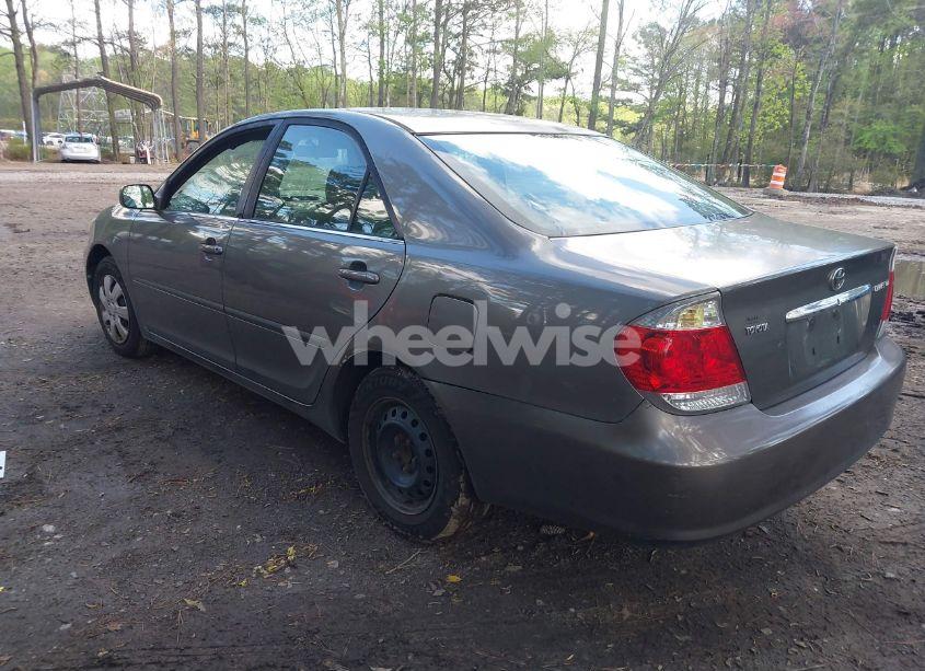 Photo 3 of 2005 Toyota Camry LE (VIN 4T1BE32K05U610924)