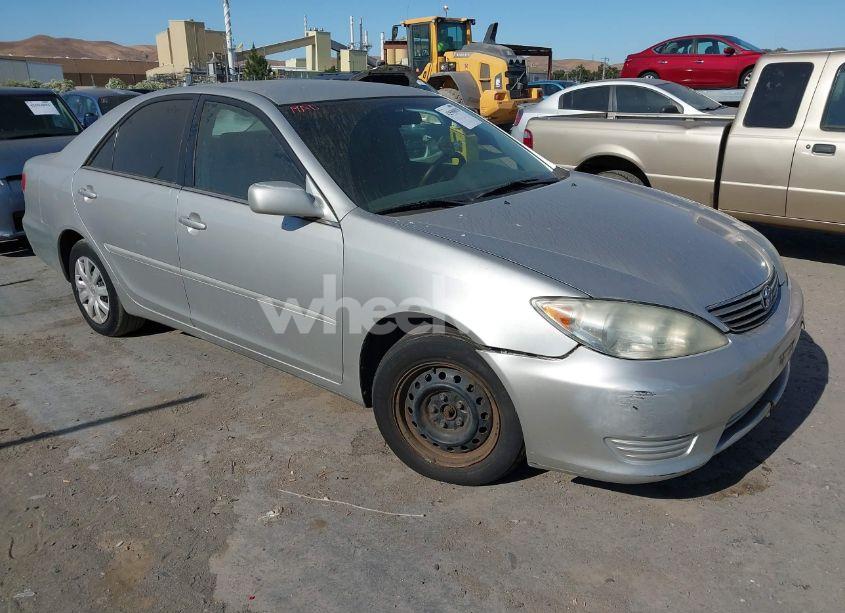 2005 Toyota Camry LE (VIN 4T1BE32K05U619297) main photo