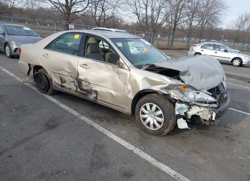 2005 Toyota Camry LE (VIN 4T1BE32K05U634706) main photo