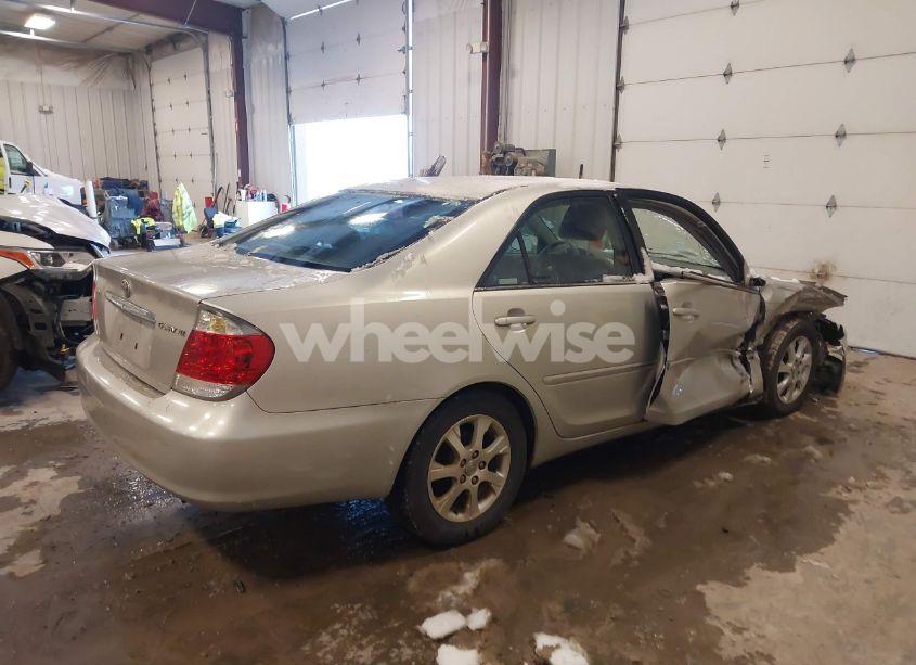 Photo 4 of 2005 Toyota Camry XLE (VIN 4T1BE32K05U942975)