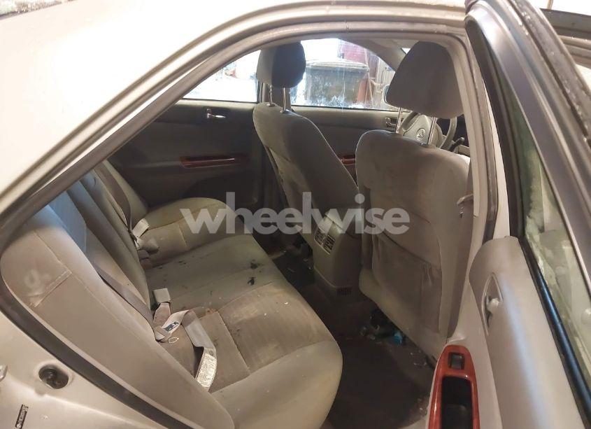 Photo 8 of 2005 Toyota Camry XLE (VIN 4T1BE32K05U942975)
