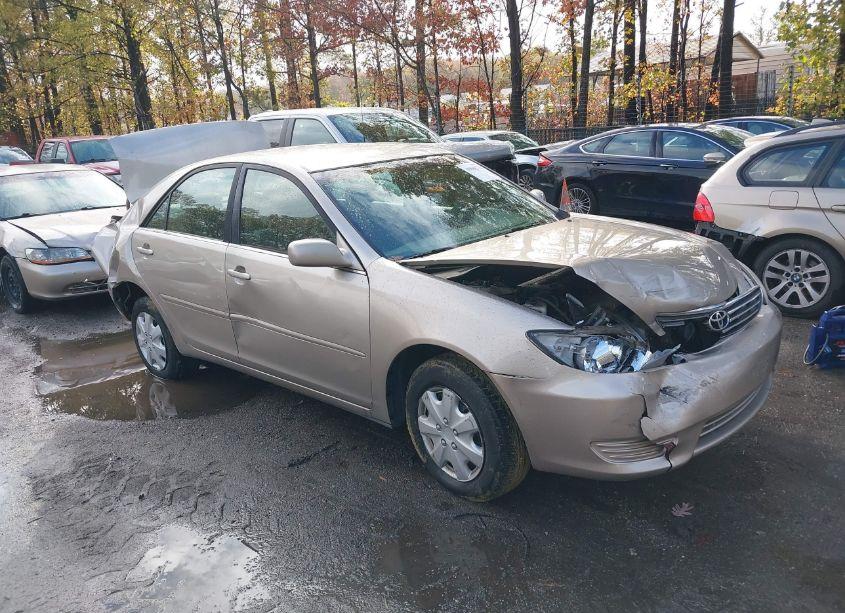 2005 Toyota Camry LE (VIN 4T1BE32K05U947920) main photo