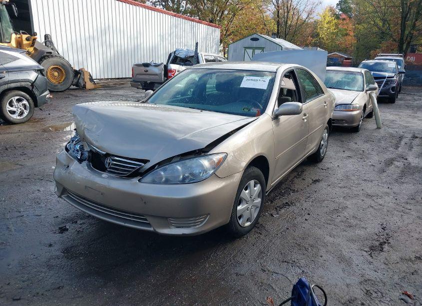 Photo 2 of 2005 Toyota Camry LE (VIN 4T1BE32K05U947920)