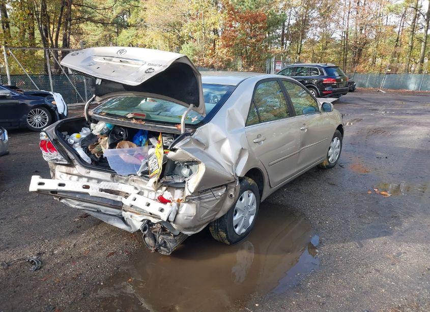 Photo 4 of 2005 Toyota Camry LE (VIN 4T1BE32K05U947920)