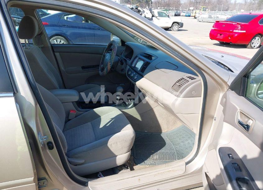 Photo 5 of 2005 Toyota Camry LE (VIN 4T1BE32K05U971019)