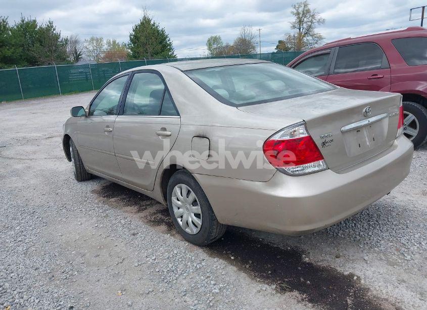 Photo 3 of 2005 Toyota Camry LE (VIN 4T1BE32K05U990413)
