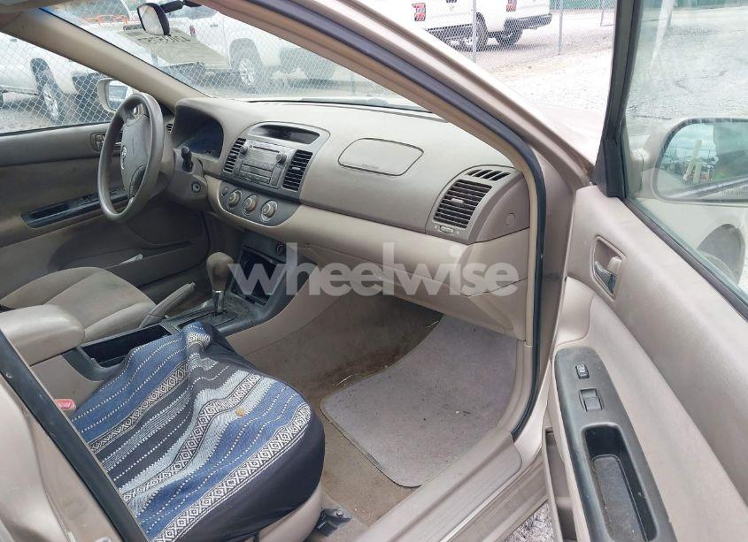 Photo 5 of 2005 Toyota Camry LE (VIN 4T1BE32K05U990413)