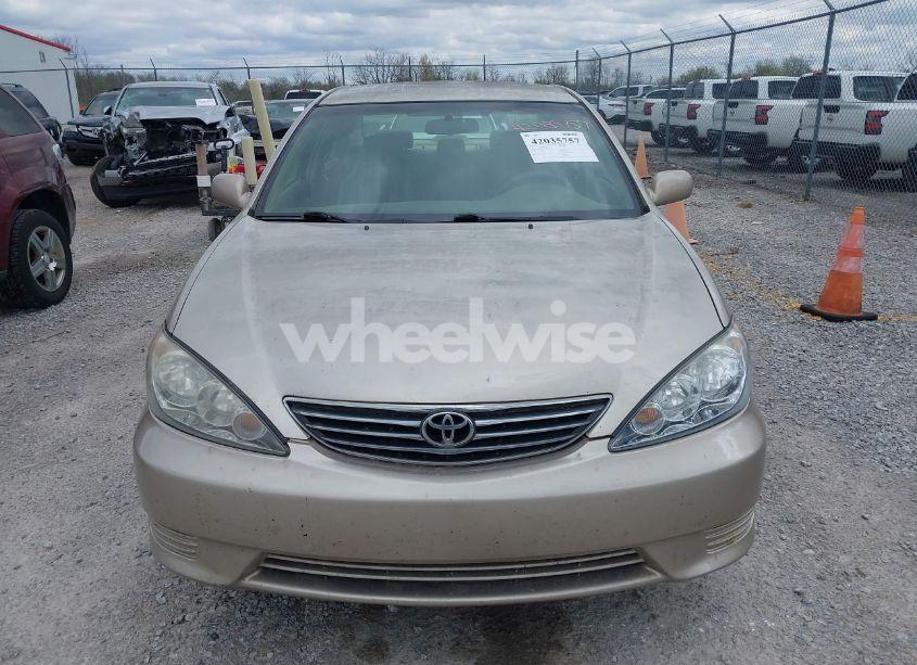 Photo 6 of 2005 Toyota Camry LE (VIN 4T1BE32K05U990413)