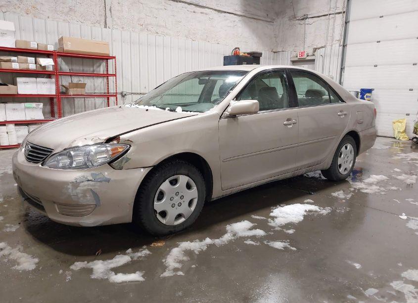 Photo 2 of 2006 Toyota Camry LE/XLE/SE (VIN 4T1BE32K06U132229)