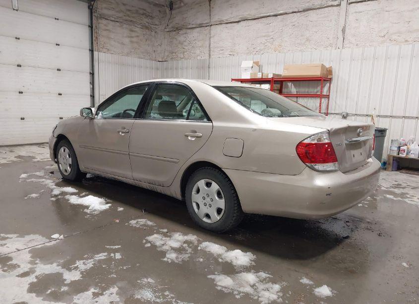 Photo 3 of 2006 Toyota Camry LE/XLE/SE (VIN 4T1BE32K06U132229)