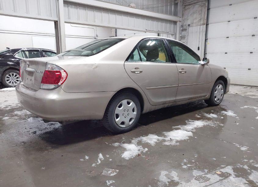 Photo 4 of 2006 Toyota Camry LE/XLE/SE (VIN 4T1BE32K06U132229)