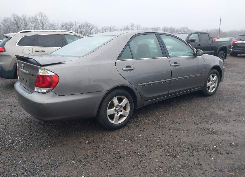 Photo 4 of 2006 Toyota Camry SE (VIN 4T1BE32K06U711981)