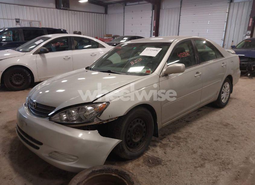 Photo 2 of 2002 Toyota Camry LE (VIN 4T1BE32K12U058961)