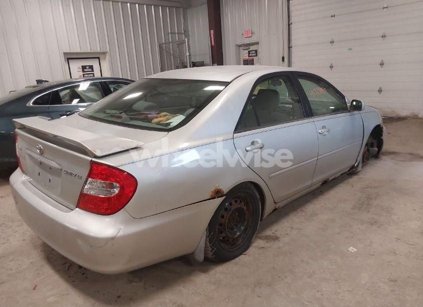 Photo 4 of 2002 Toyota Camry LE (VIN 4T1BE32K12U058961)