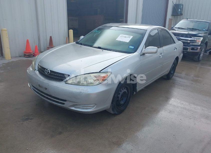 Photo 2 of 2002 Toyota Camry LE (VIN 4T1BE32K12U093354)