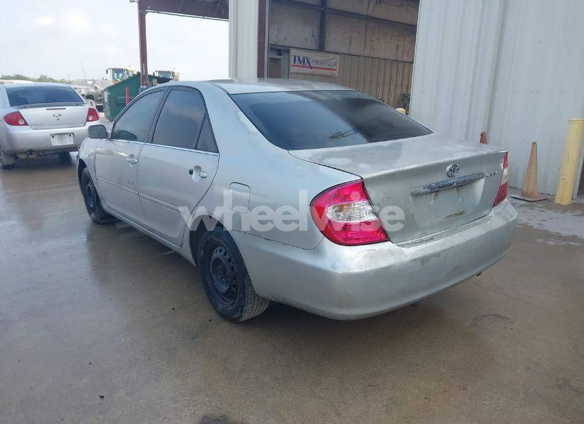 Photo 3 of 2002 Toyota Camry LE (VIN 4T1BE32K12U093354)