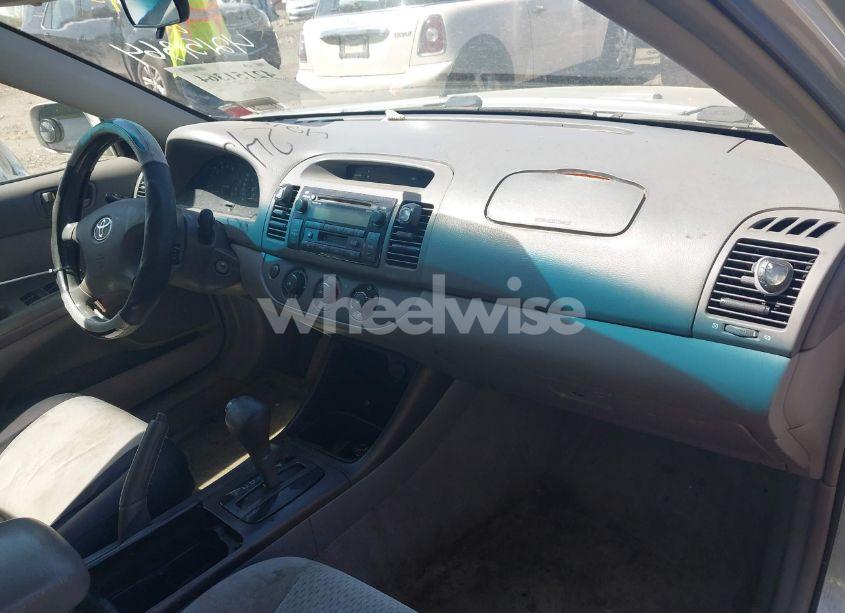 Photo 5 of 2002 Toyota Camry LE (VIN 4T1BE32K12U097081)