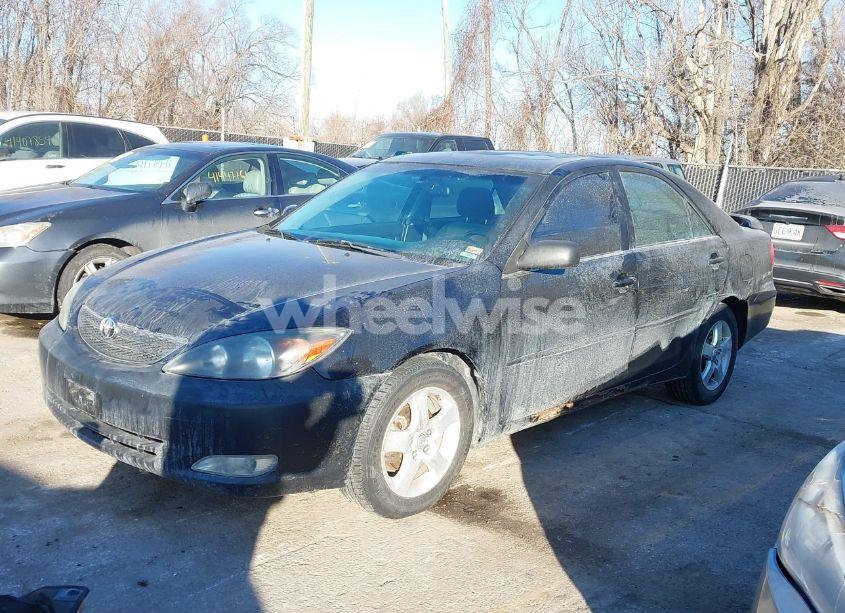 Photo 2 of 2002 Toyota Camry SE (VIN 4T1BE32K12U106989)