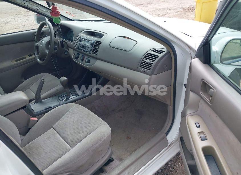 Photo 5 of 2002 Toyota Camry LE (VIN 4T1BE32K12U113005)