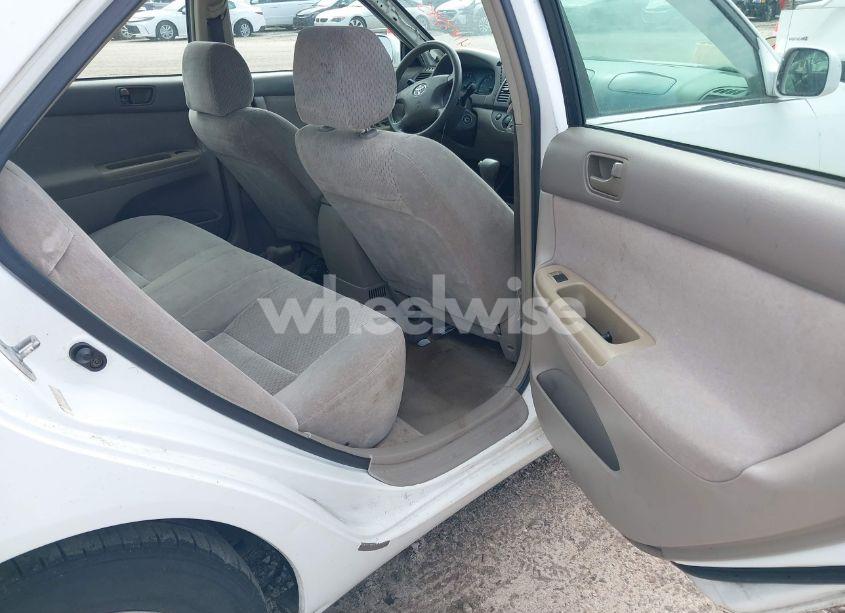 Photo 8 of 2002 Toyota Camry LE (VIN 4T1BE32K12U113005)