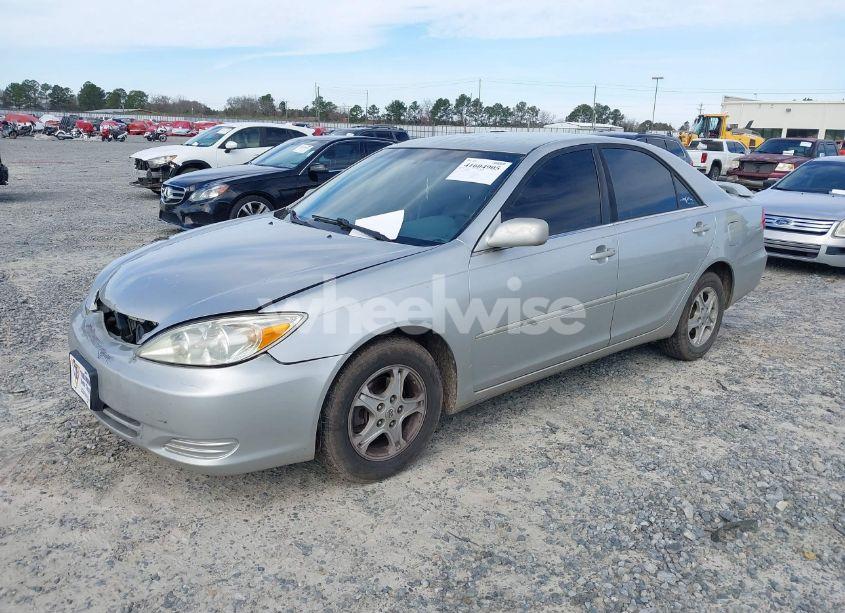 Photo 2 of 2002 Toyota Camry LE (VIN 4T1BE32K12U500878)