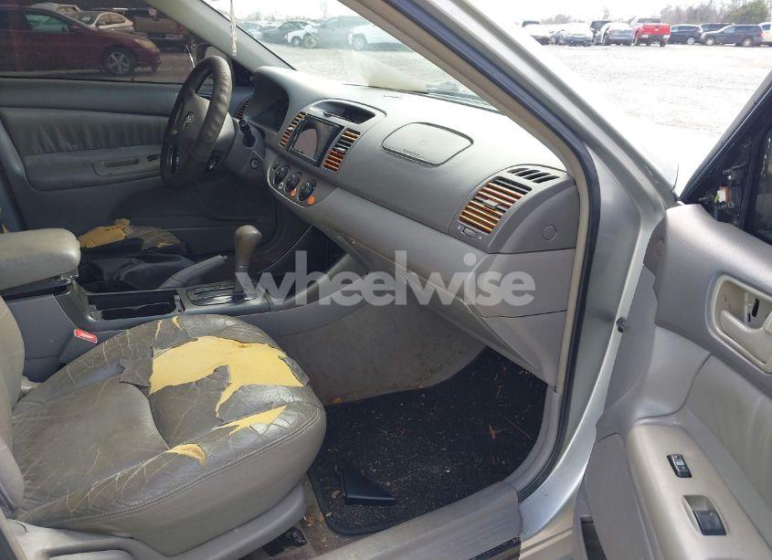 Photo 5 of 2002 Toyota Camry LE (VIN 4T1BE32K12U500878)